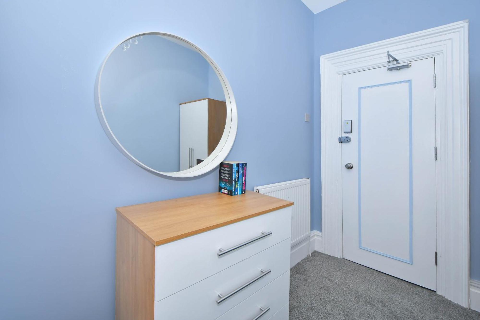 One Battison - Affordable Rooms, Suites & Studios In Stoke On Trent Номер фото
